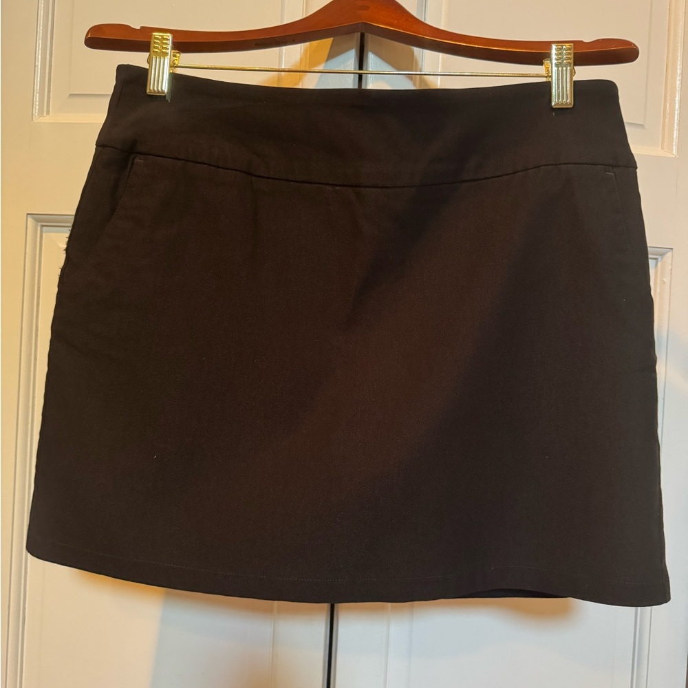 Classic yet casual  Black Skirt -10